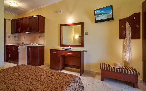 dbl-tpl_upper_floor_studios______114-118____________214-218__2