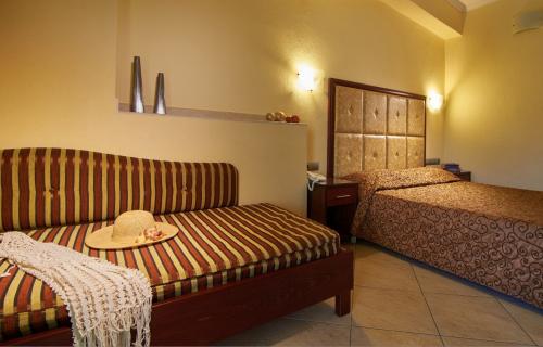 dbl-tpl_upper_floor_studios______114-118____________214-218__4