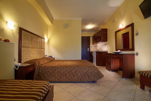 dbl-tpl_upper_floor_studios______114-118____________214-218__5